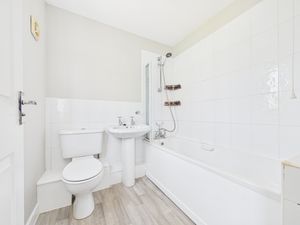 Main Bathroom- click for photo gallery